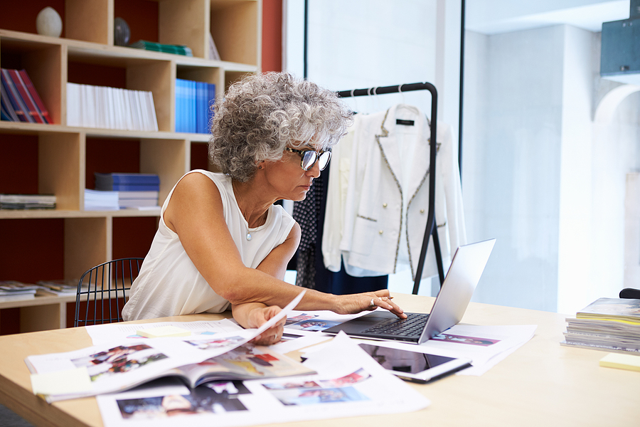 Woman leaning in to see web page on computer.